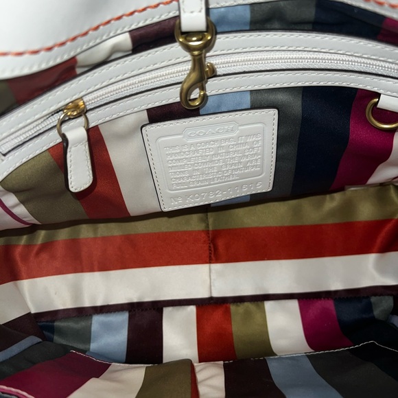 SOLD! COACH PEBBLED LEATHER BAG - Picture 3 of 8